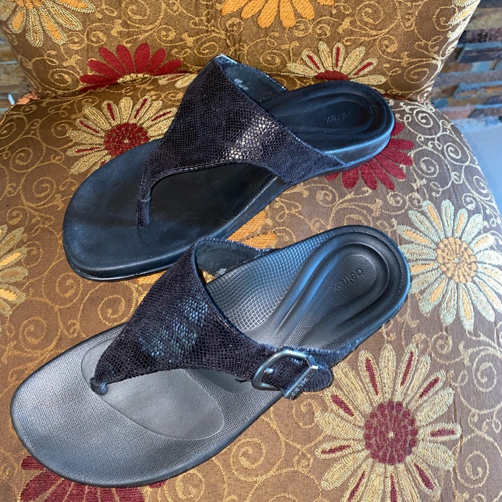 Aetrex World Rita Thong Sandels